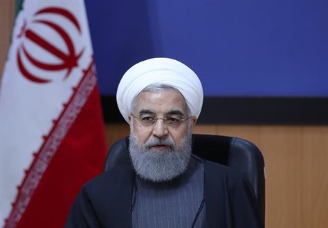 یک تحلیل‌گر مسائل سیاسی نوشت: روحانی در این ۴ سال هیچ‌گاه خود را در معرض مستقیم نظر و رأی مردم قرار نداده و حرف عموم مردم را نشنیده است.