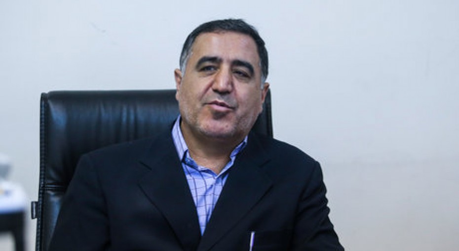یک نماینده ادوار گفت: من دولت را با پدیده بحرانِ تحلیلِ داده روبرو می‌بینم. این بحران را به شکل وحشتناکی از دوره مشروطه به این سو تجربه کرده‌ایم و پزشکیان و دولت چهاردهم نیز با این بحران دست به گریبان هستند.