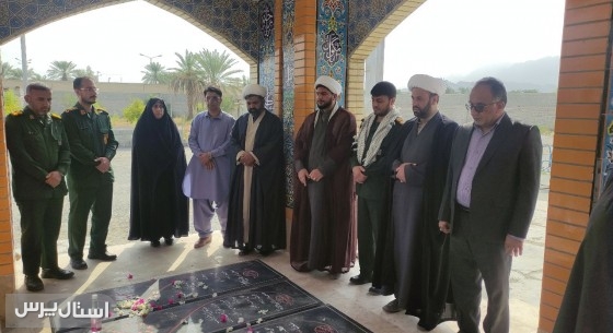 غبارروبی مزار مطهر شهدای گمنام شهرستان نیکشهر با حضور مسئولان و بسیجیان