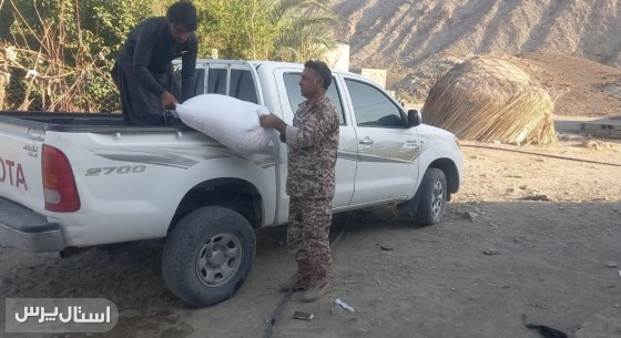 ​اهدای بسته‌های معیشتی و پوشاک به خانواده‌های عشایری توسط بسیج شهید باقری