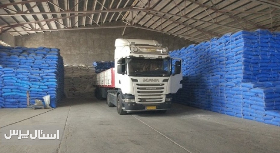 مدیر پشتیبانی از کشاورزان شهرستان نیکشهر با توزیع کودهای کشاورزی بهبود می یابد